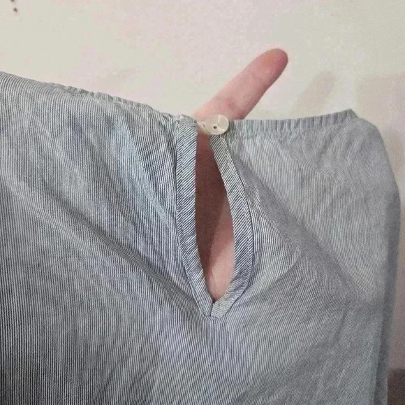 Doe and rae asymmetrical flare sleeve blouse! - Picture 7 of 7